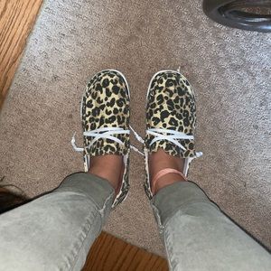 Cheeta (Knockoff) hey dudes size 8